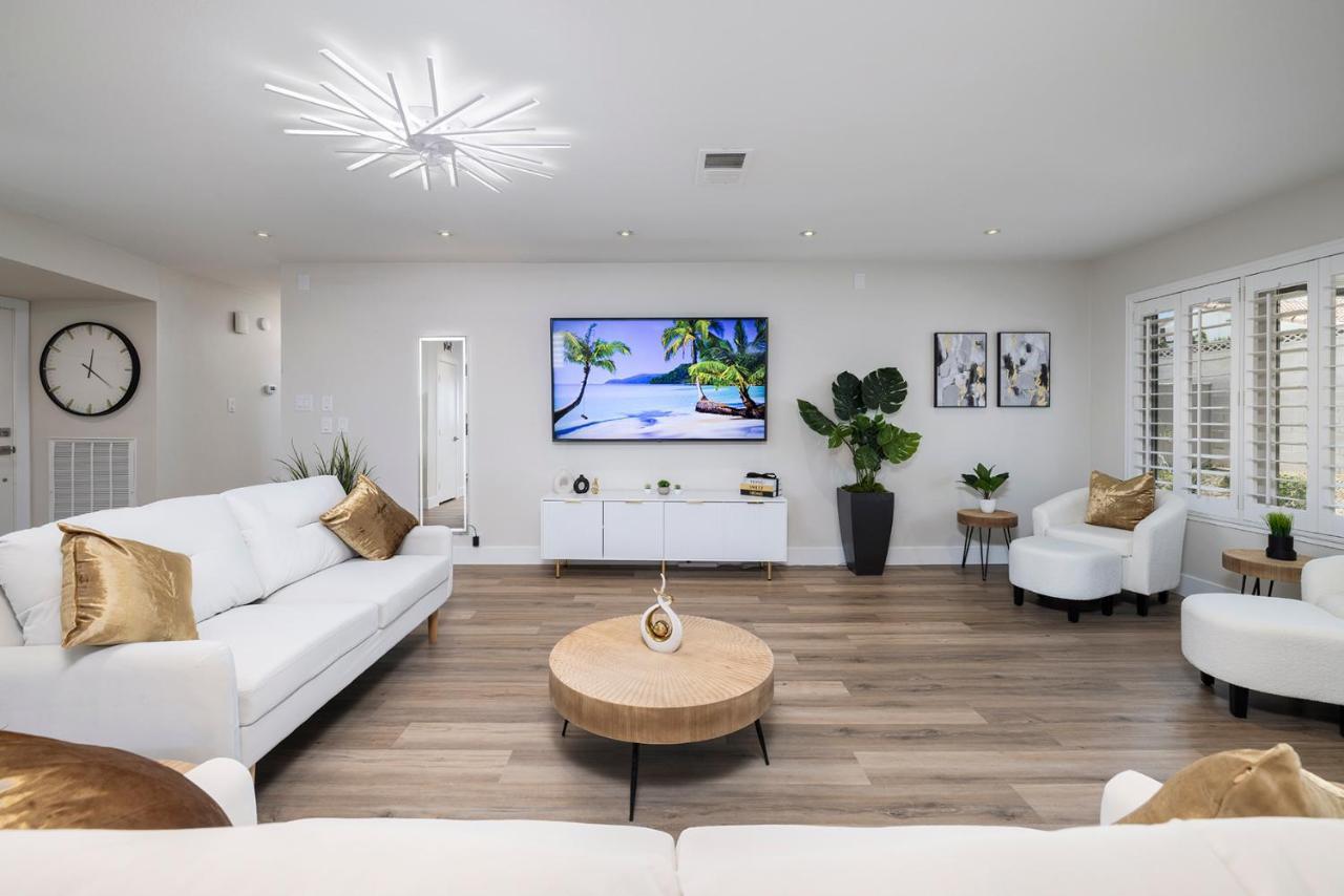 Casa de férias Single Story Minutes From Summerlin With Rv Parking & Dog Friendly *
