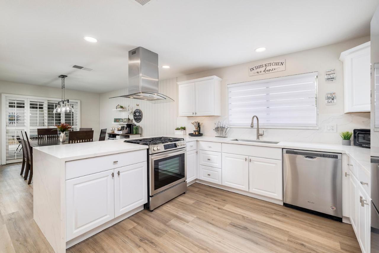 Holiday home Single Story Minutes From Summerlin With Rv Parking & Dog Friendly