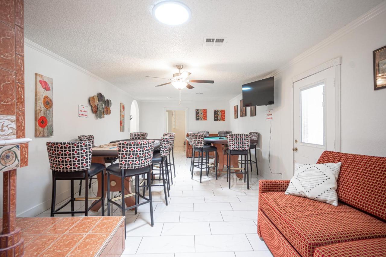 Apartment #15 Whole House 4 Bed 2 Bath Sleeps 14 Las Vegas