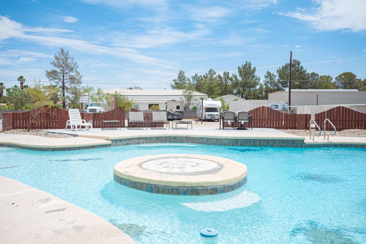 Apartment #15 Whole House 4 Bed 2 Bath Sleeps 14