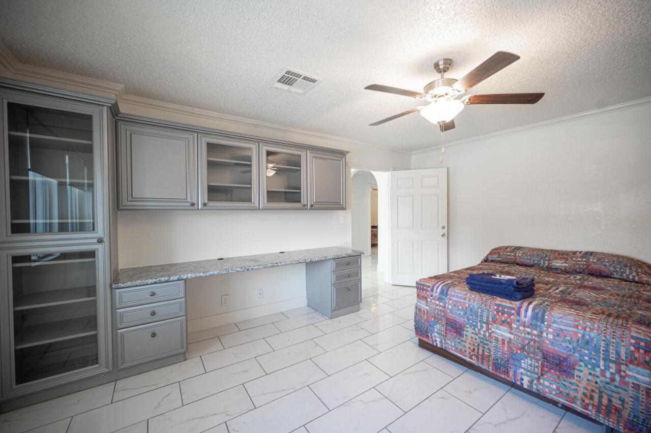 #15 Whole House 4 Bed 2 Bath Sleeps 14