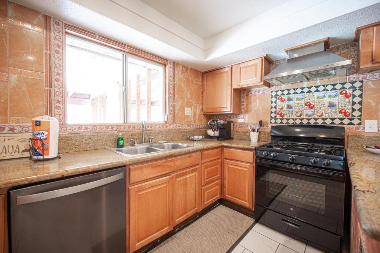 Apartment #15 Whole House 4 Bed 2 Bath Sleeps 14 Las Vegas