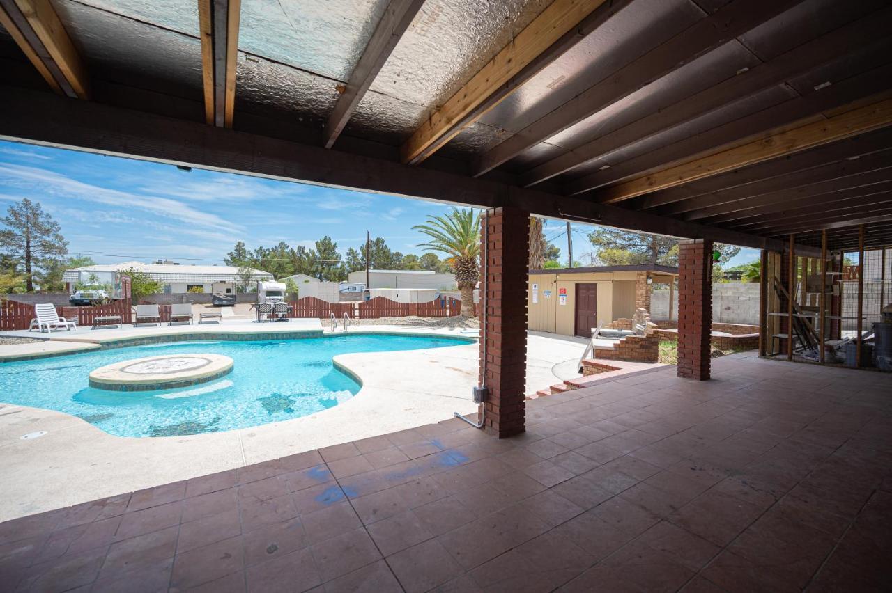 #15 Whole House 4 Bed 2 Bath Sleeps 14 *