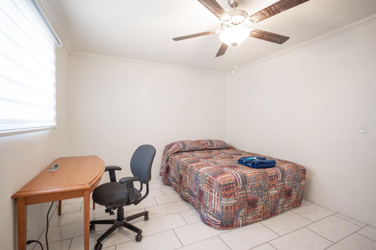Apartment #15 Whole House 4 Bed 2 Bath Sleeps 14