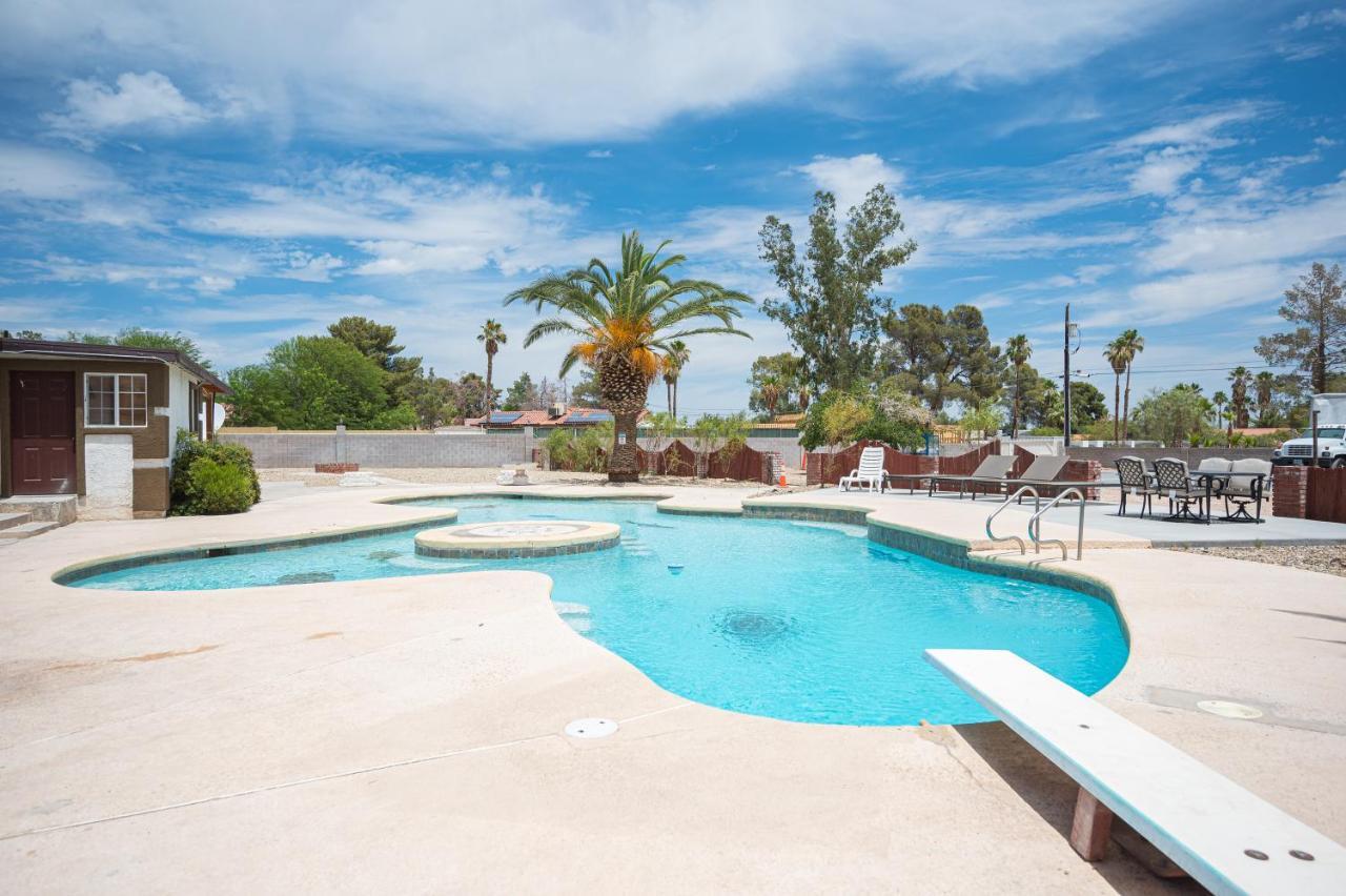 Apartment #15 Whole House 4 Bed 2 Bath Sleeps 14 Las Vegas