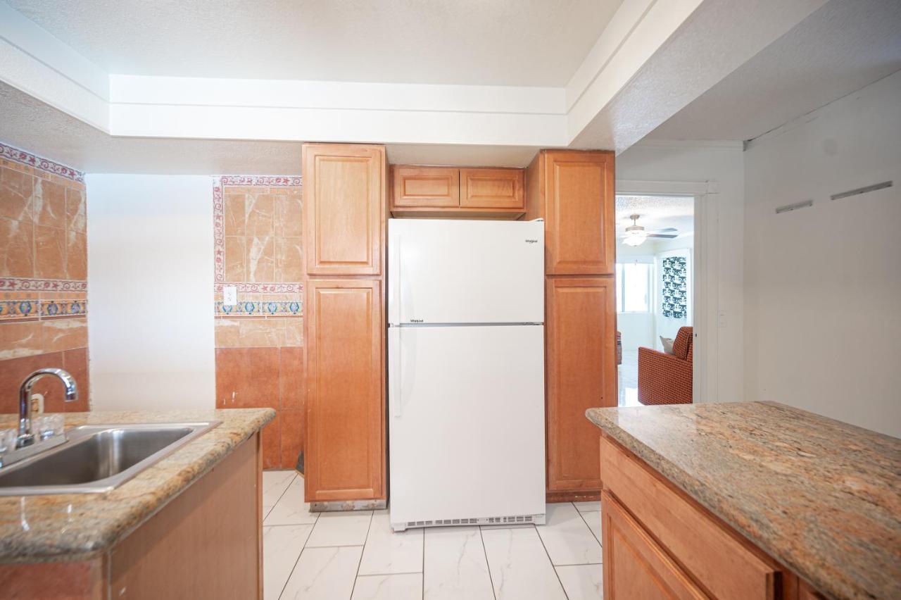Apartment #15 Whole House 4 Bed 2 Bath Sleeps 14 Las Vegas