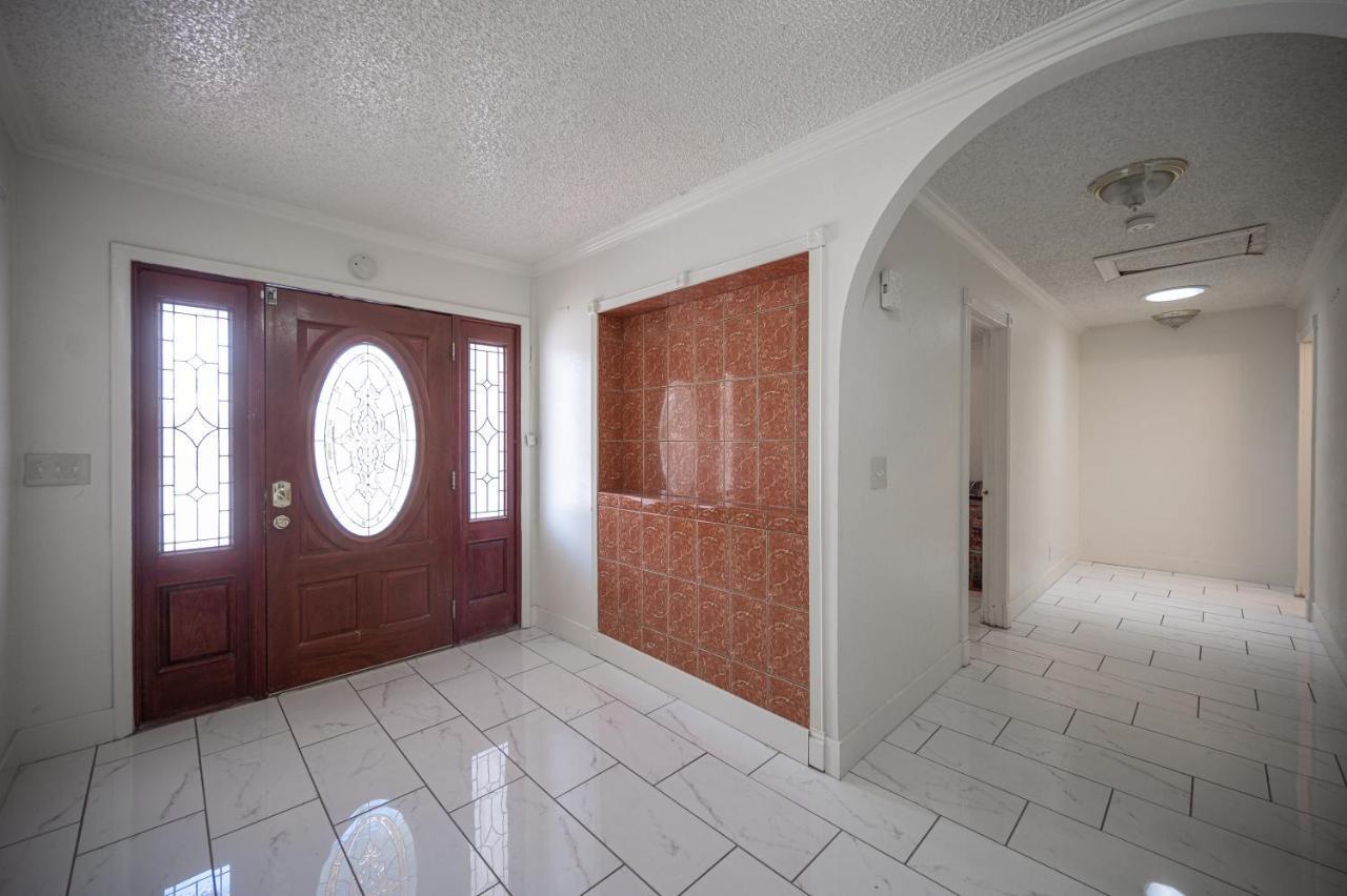 #15 Whole House 4 Bed 2 Bath Sleeps 14 Apartment *