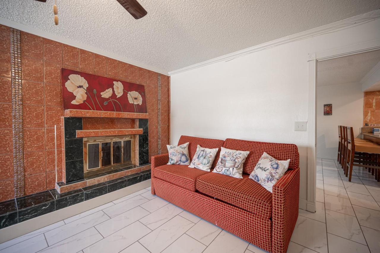 #15 Whole House 4 Bed 2 Bath Sleeps 14 Apartment *
