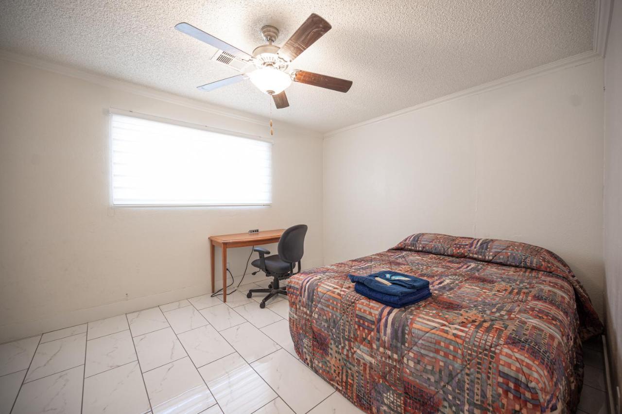 #15 Whole House 4 Bed 2 Bath Sleeps 14 Apartment Las Vegas