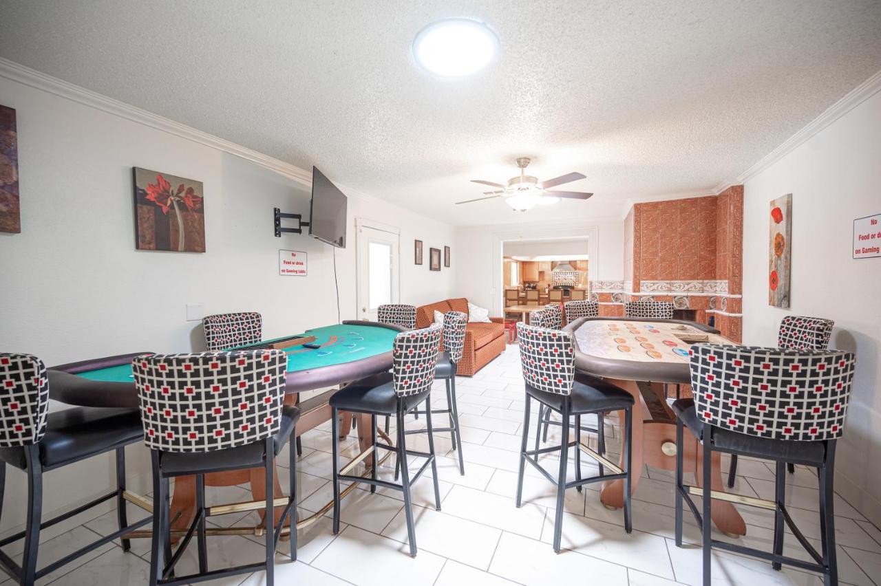 #15 Whole House 4 Bed 2 Bath Sleeps 14 Las Vegas