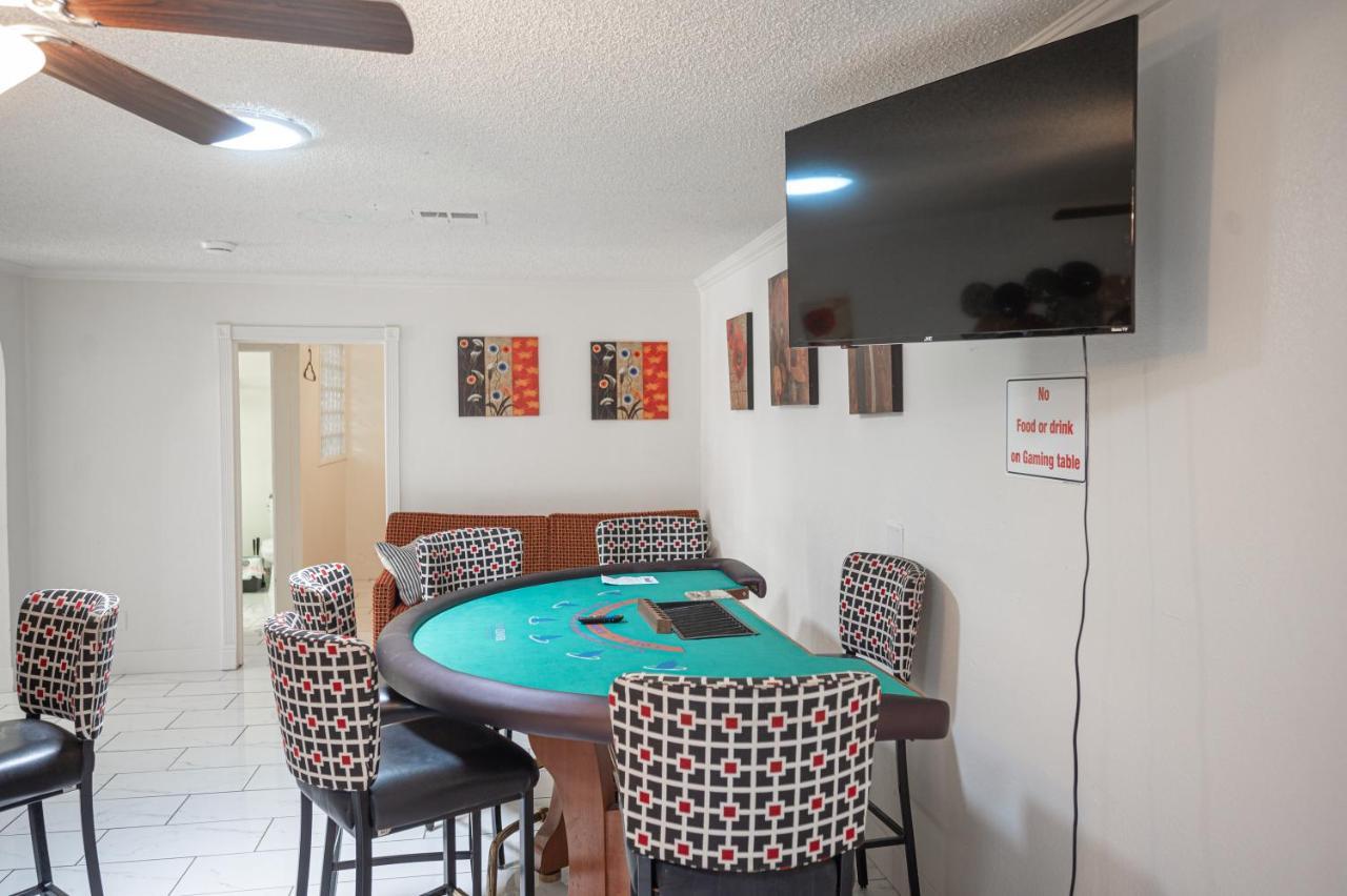 #15 Whole House 4 Bed 2 Bath Sleeps 14 *