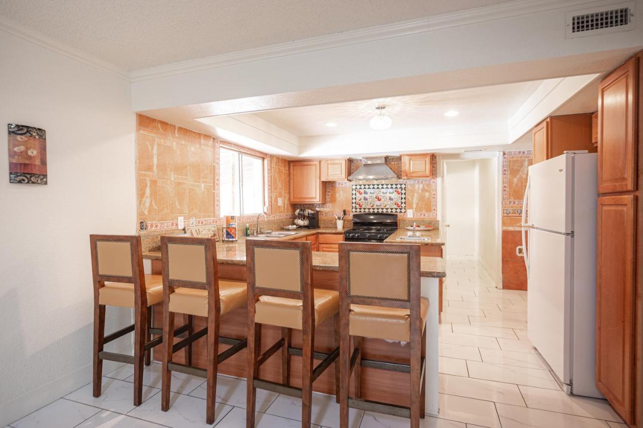 Apartment #15 Whole House 4 Bed 2 Bath Sleeps 14 *