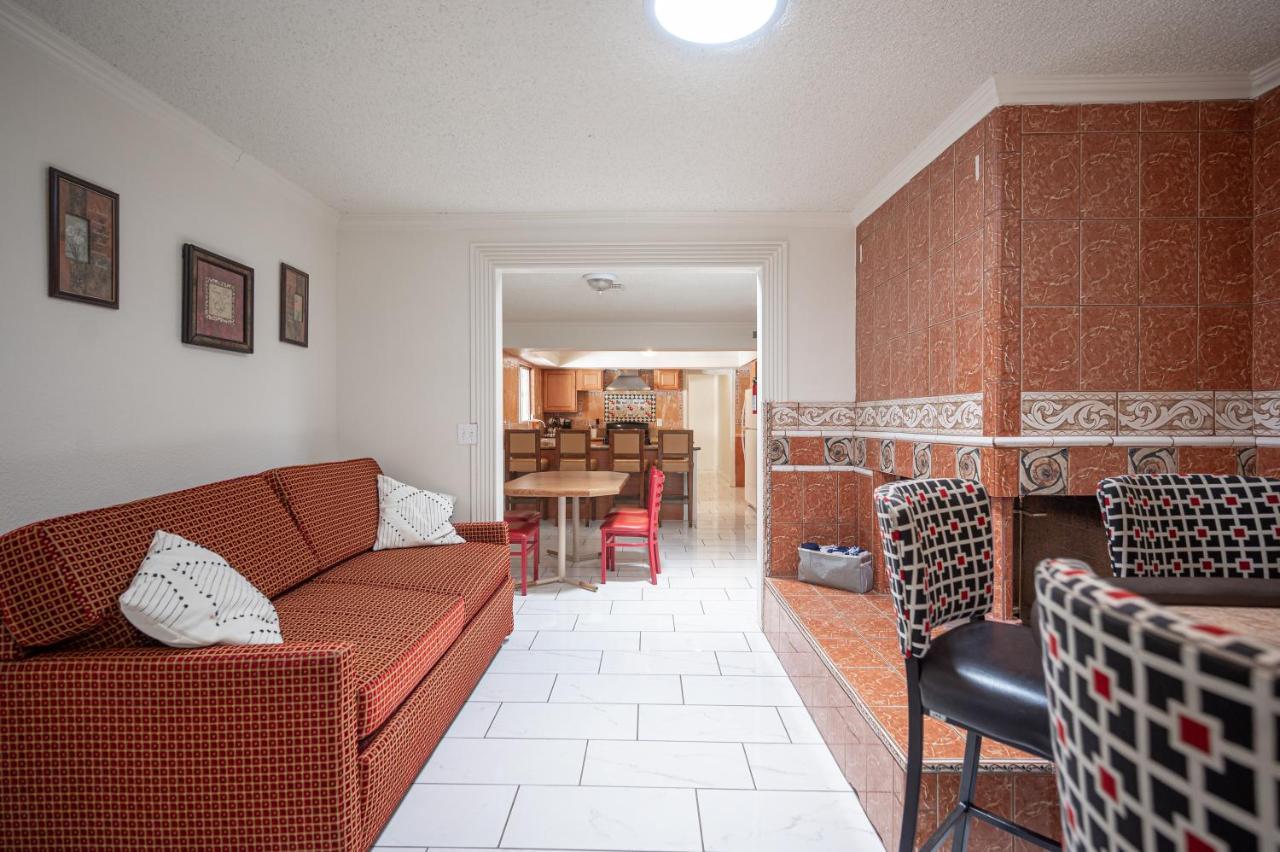 #15 Whole House 4 Bed 2 Bath Sleeps 14