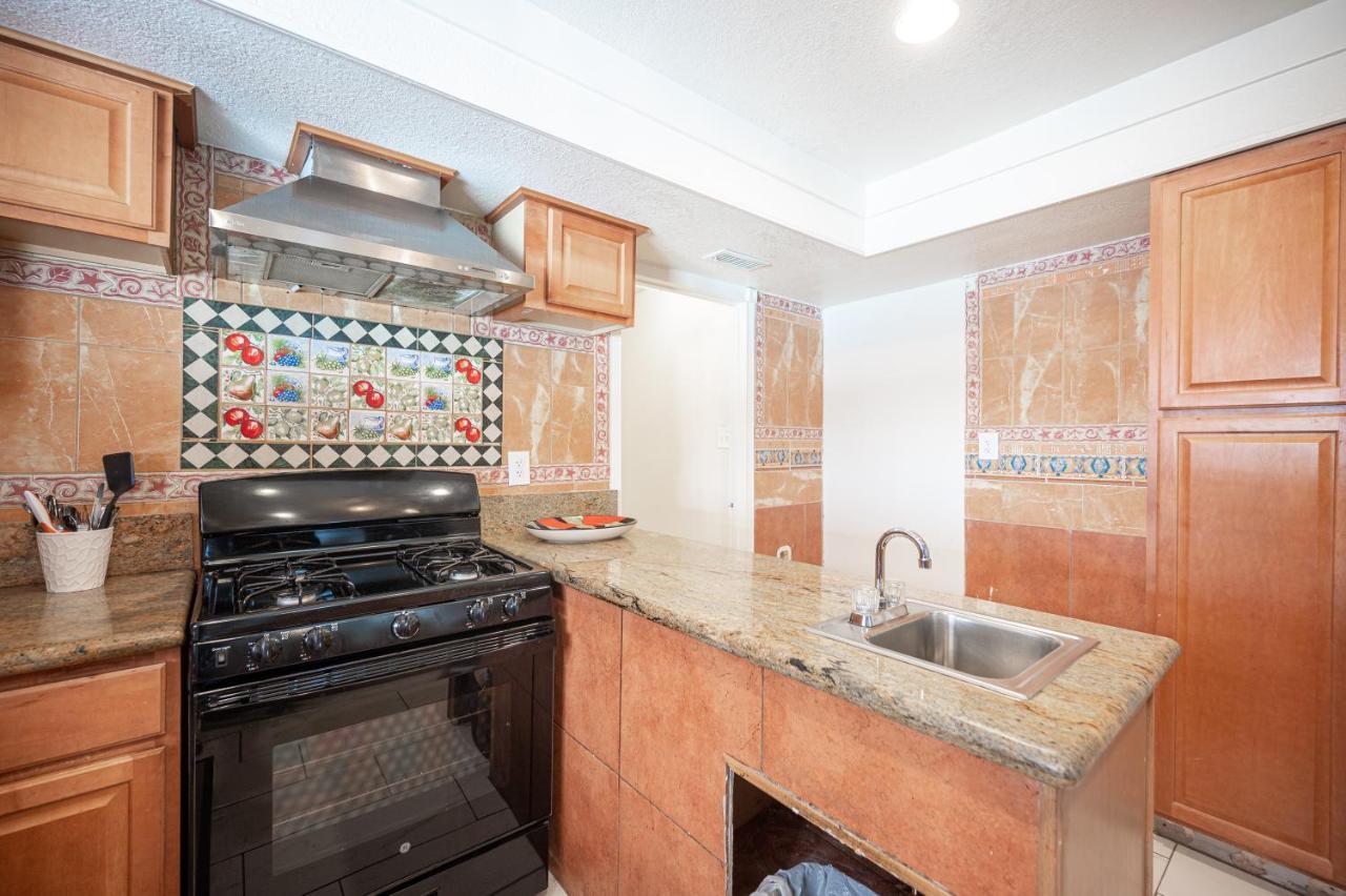 #15 Whole House 4 Bed 2 Bath Sleeps 14 *