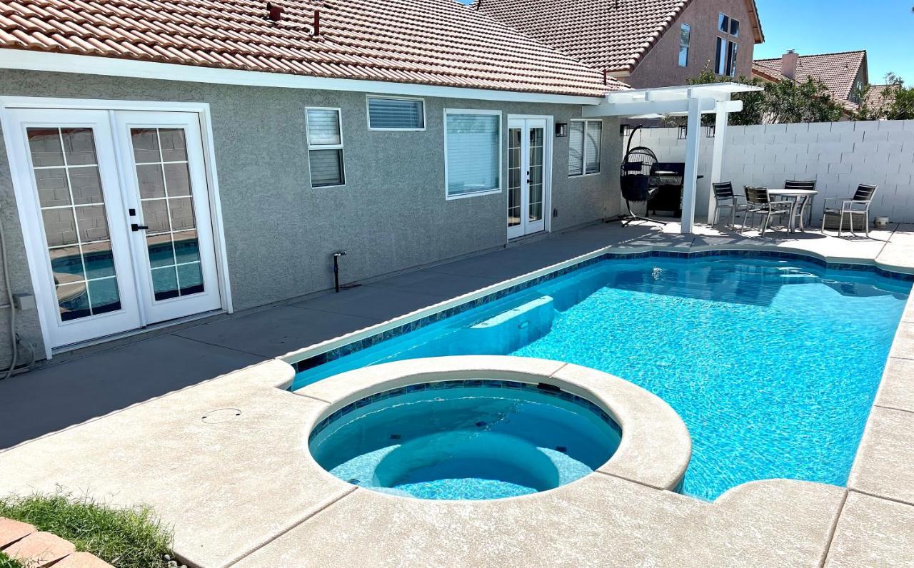 Luxury By Strip Pool And With Minivan