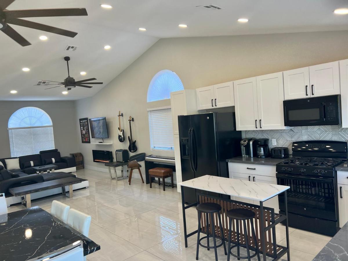 Luxury By Strip Pool And With Minivan Holiday home Las Vegas