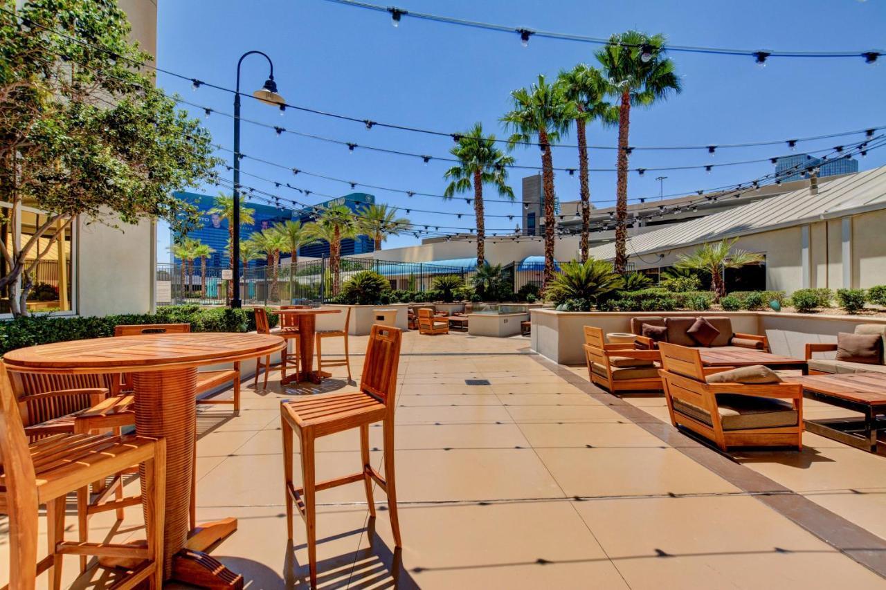 Strip View Balcony - No Fee ! Appartement