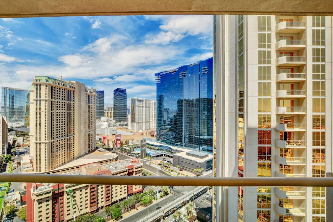Appartement Strip View Balcony - No Fee ! *