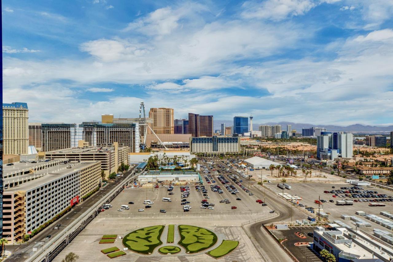 Strip View Balcony - No Fee ! Las Vegas