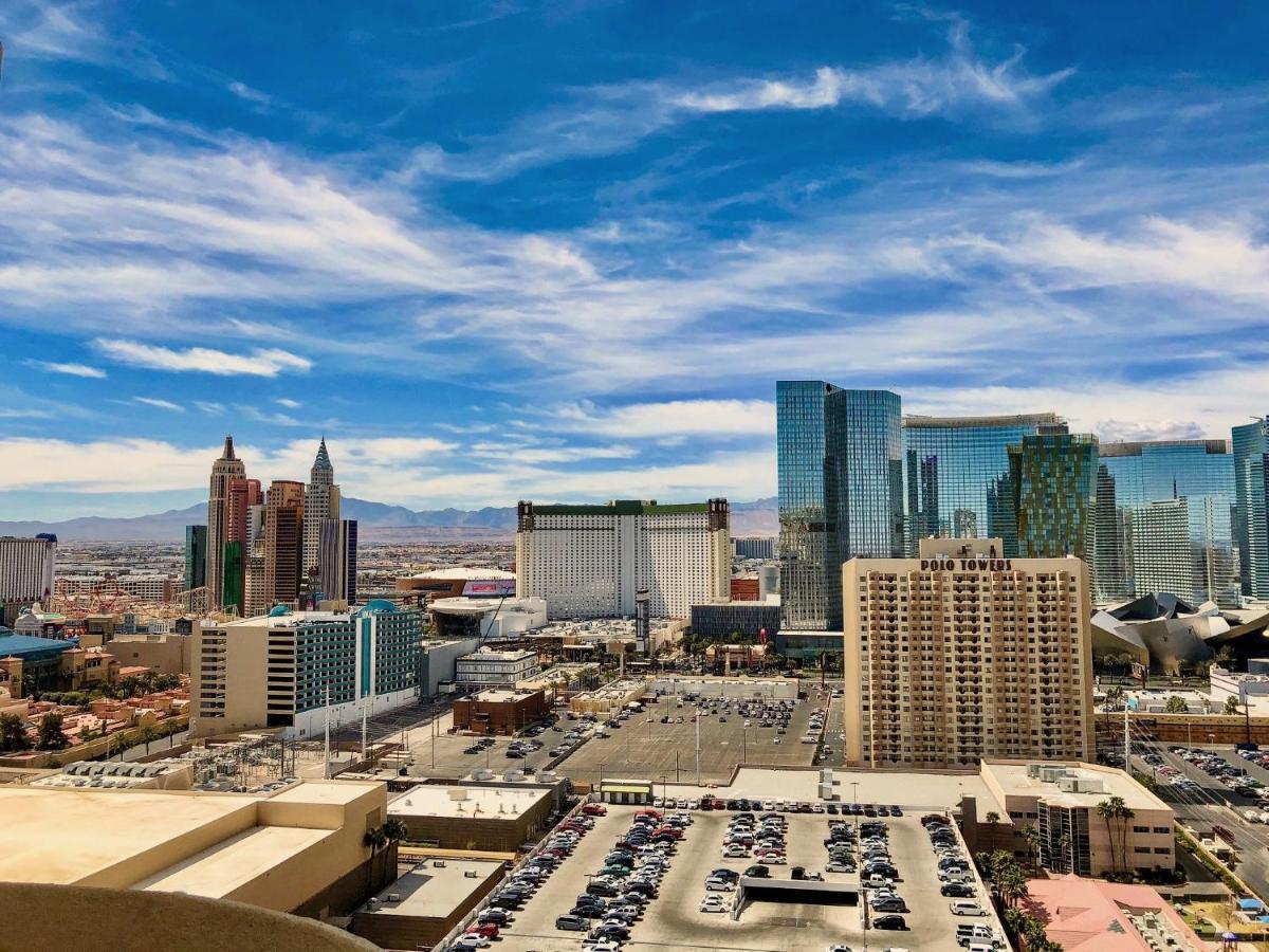 Strip View Balcony - No Fee ! * Las Vegas