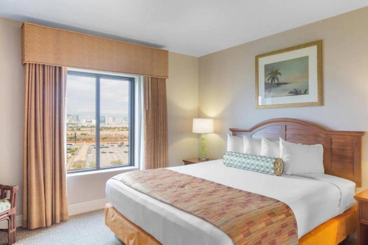 Vegas Luxe - Escape - & Hotel 3*