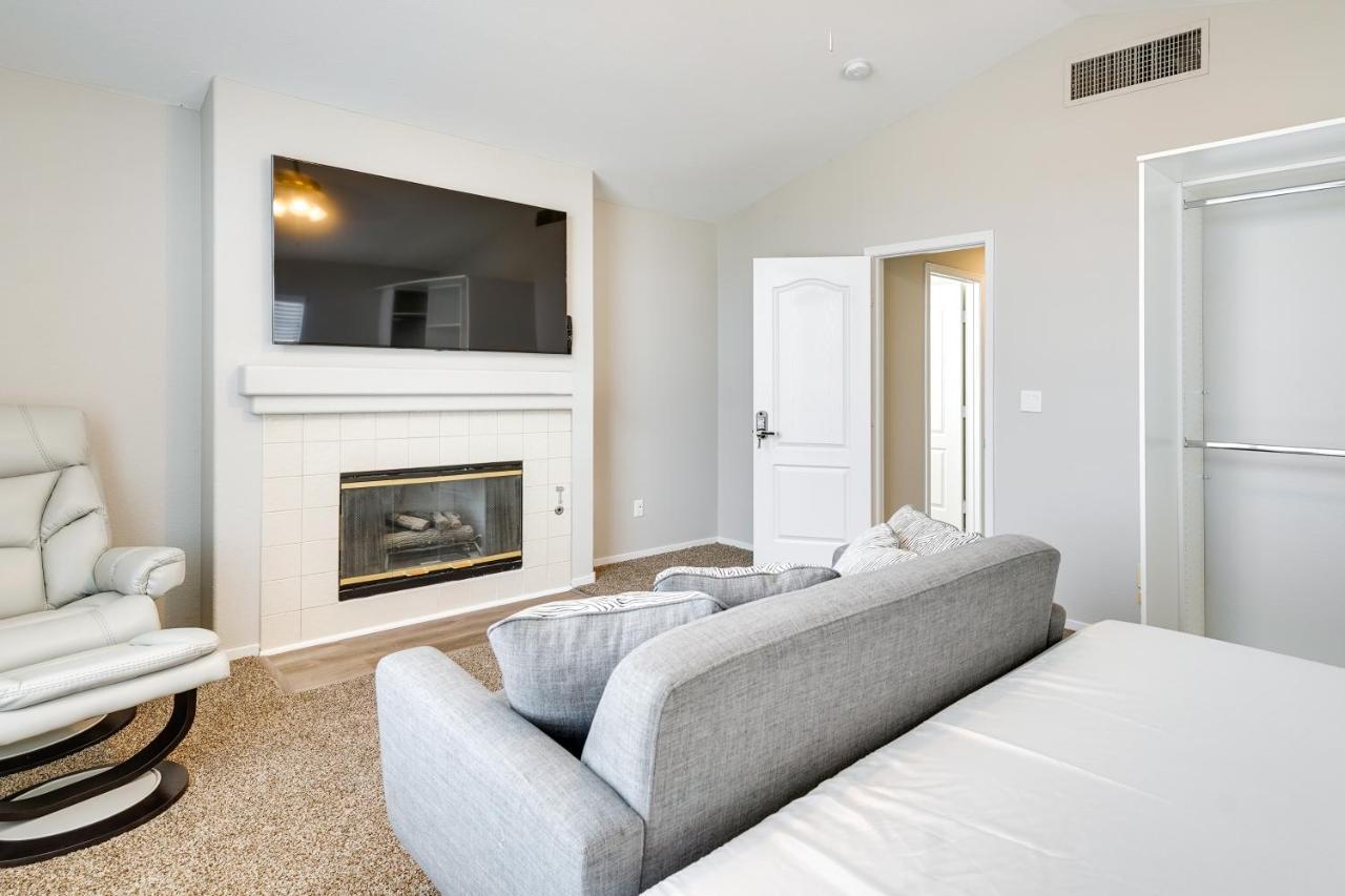 Spacious Vegas Near Casinos And Nightlife!