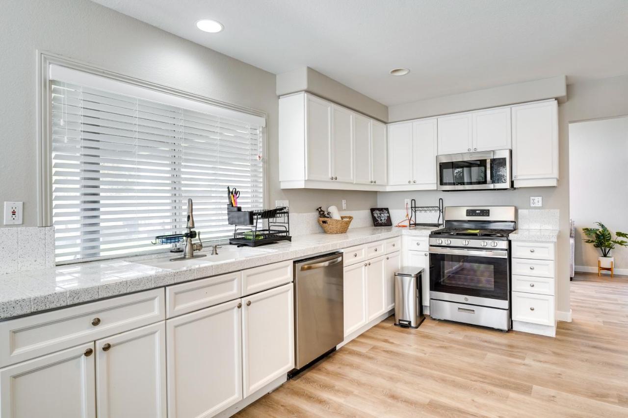 Spacious Vegas Near Casinos And Nightlife!