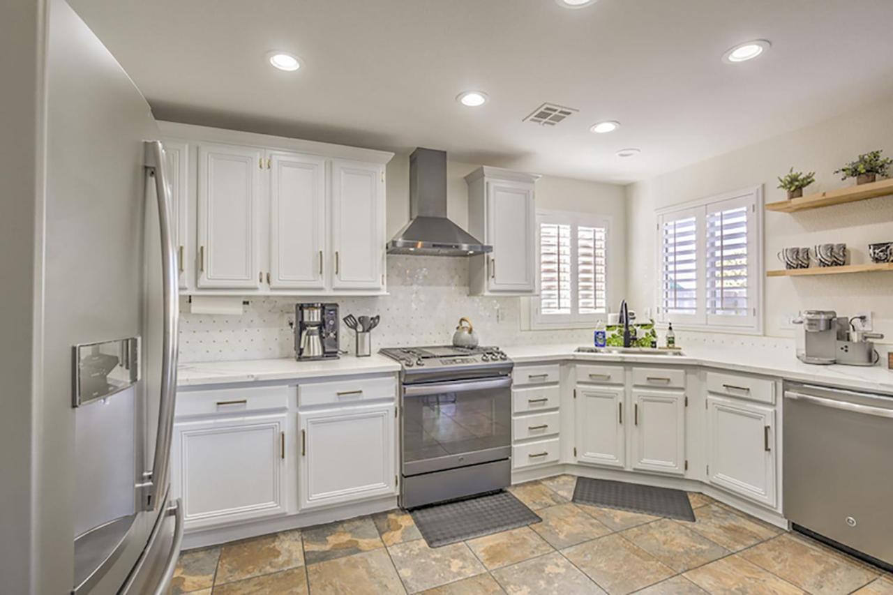 Hébergement de vacances Buddha Gem, Central 6 Bed Room Luxury Home With Pool Hot Tub Game Room And Much More Las Vegas
