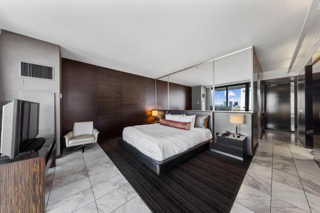 Huge Modern Luxury 17 Floor Panoramic Corner With Open Balcony Las Vegas