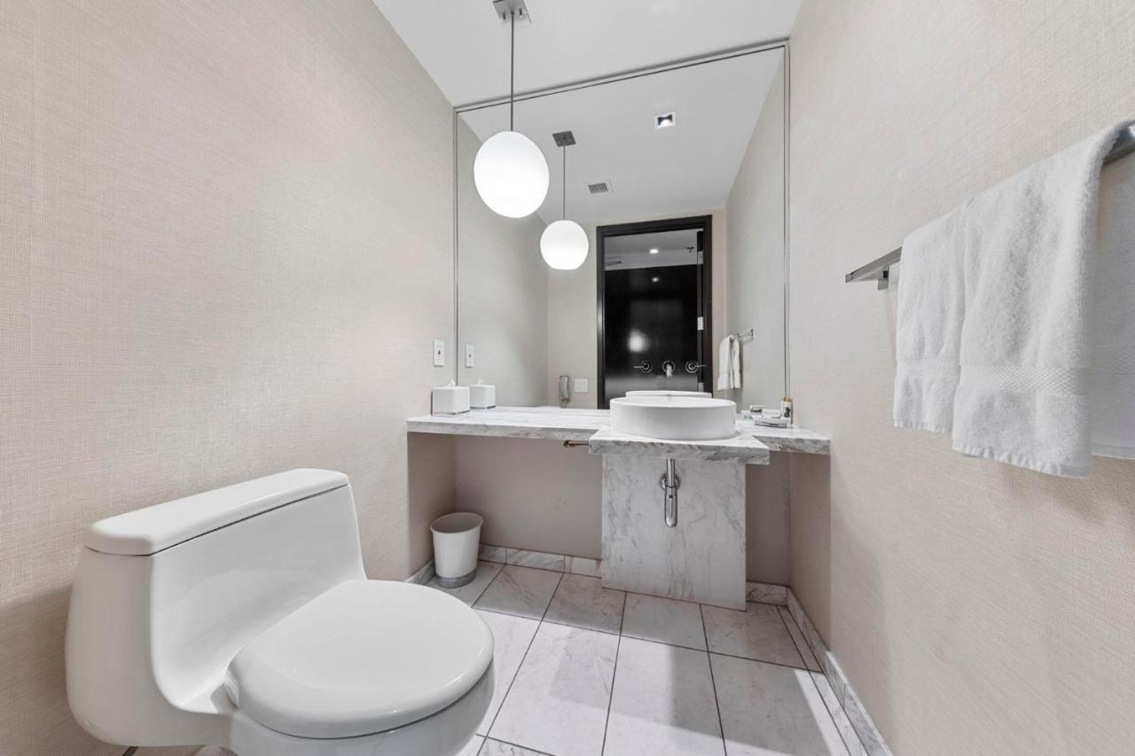 Huge Modern Luxury 17 Floor Panoramic Corner With Open Balcony *