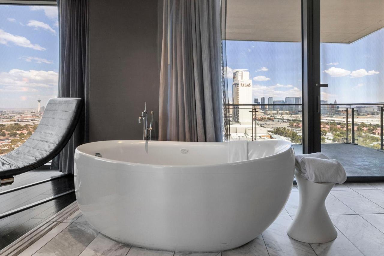 Huge Modern Luxury 17 Floor Panoramic Corner With Open Balcony *