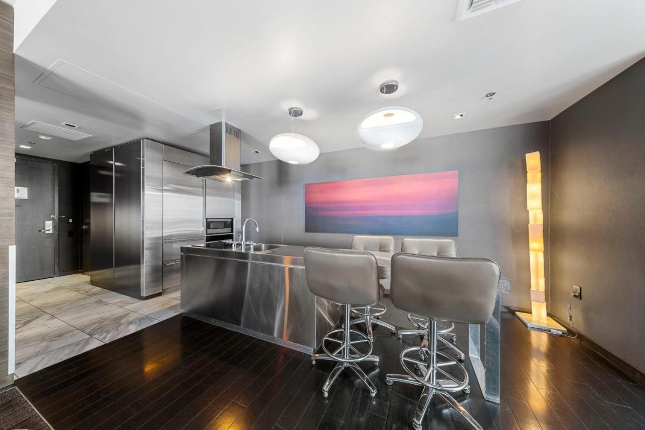Huge Modern Luxury 17 Floor Panoramic Corner With Open Balcony