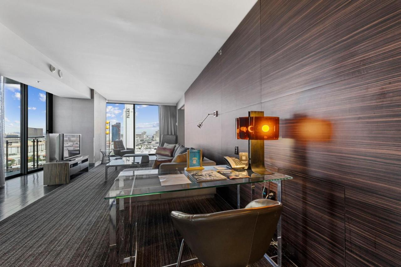 Huge Modern Luxury 17 Floor Panoramic Corner With Open Balcony