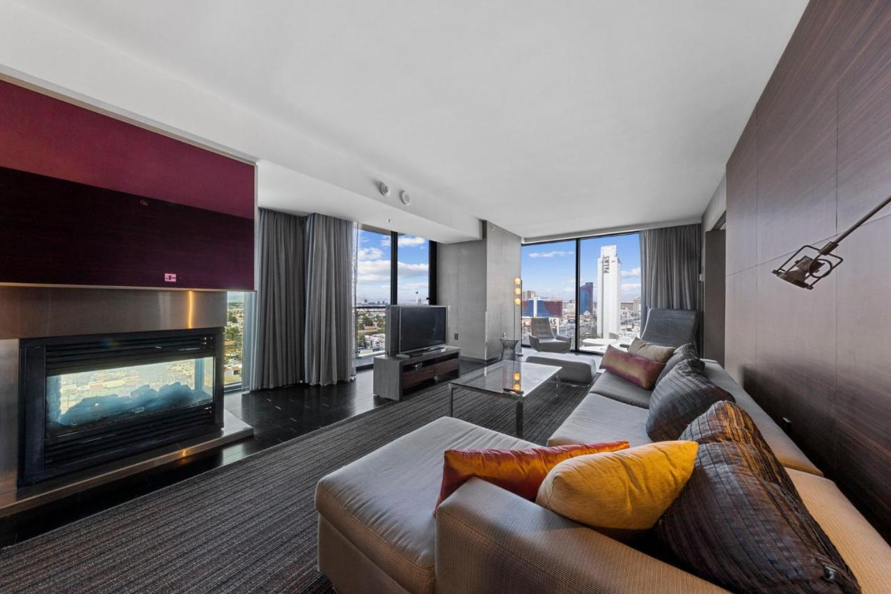 Huge Modern Luxury 17 Floor Panoramic Corner With Open Balcony