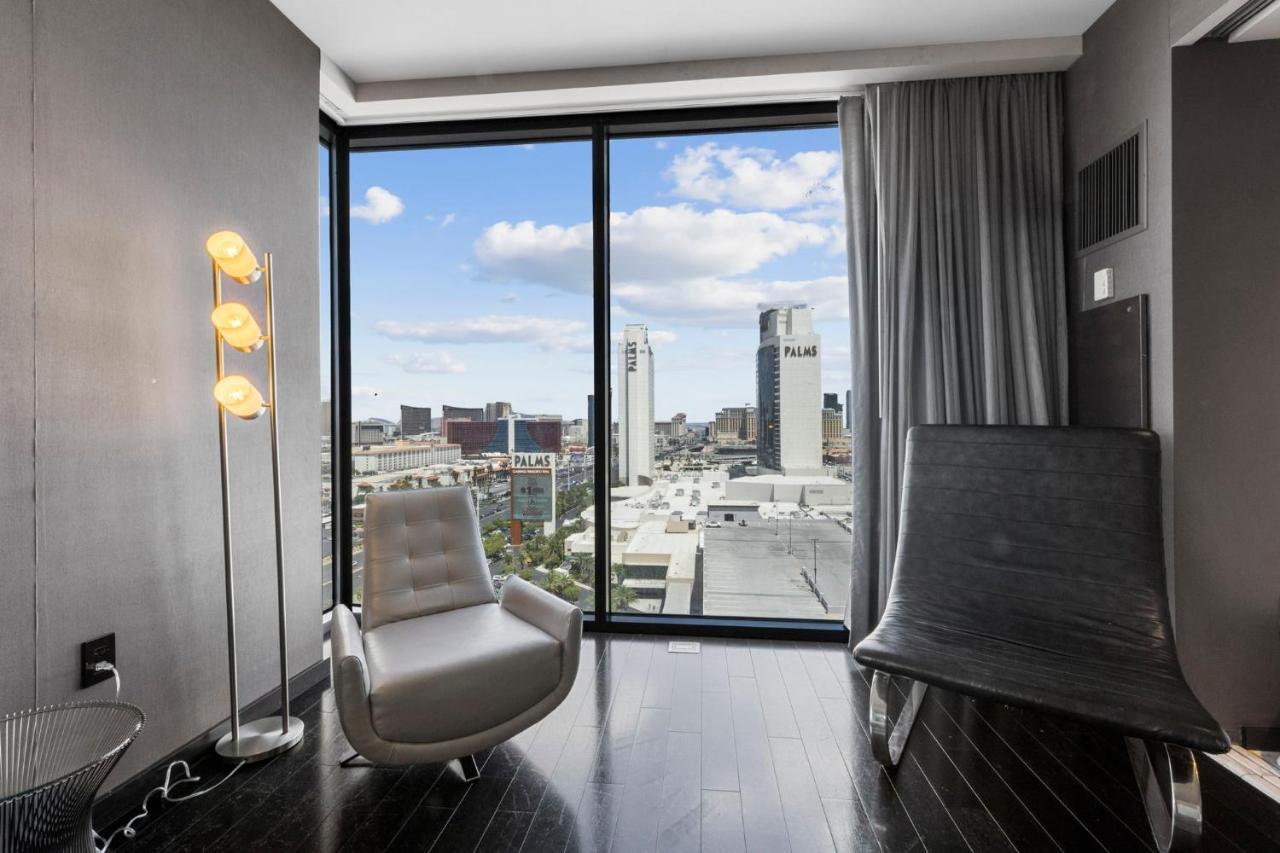 Huge Modern Luxury 17 Floor Panoramic Corner With Open Balcony