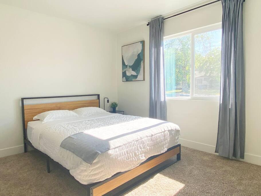 Cozy Perfect Midterm Stay!