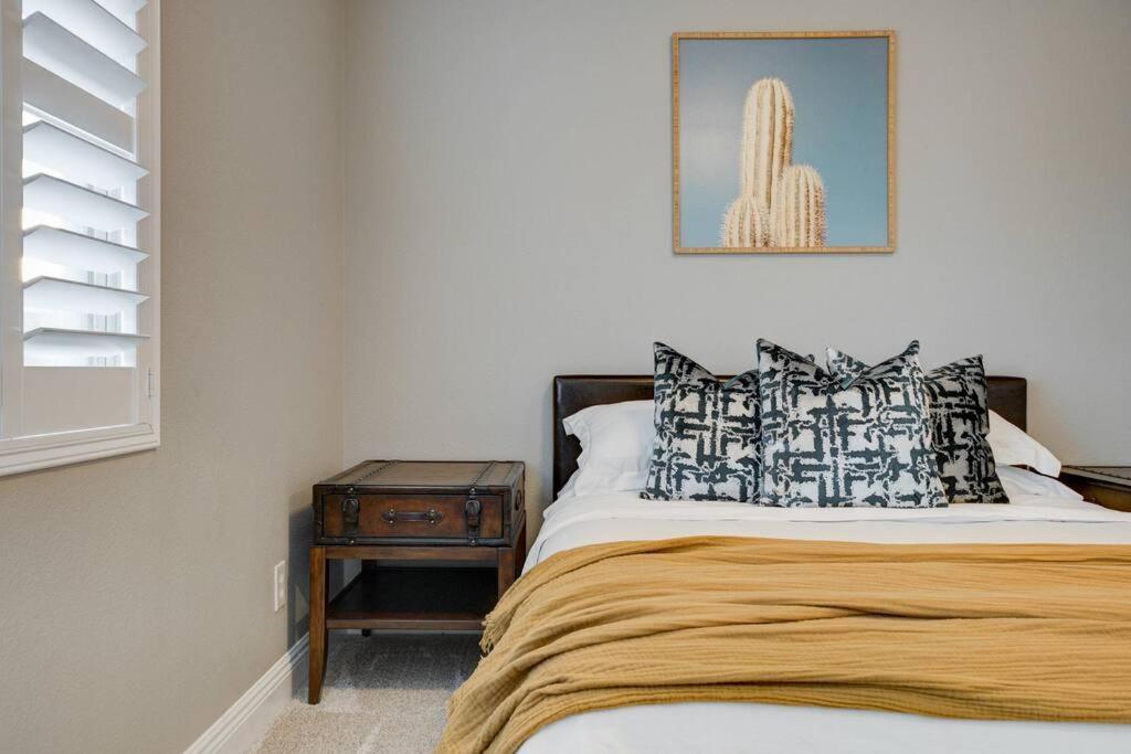 Сasa de vacaciones Beautiful 5br W/king Beds, Pool & Hot Tub, Games