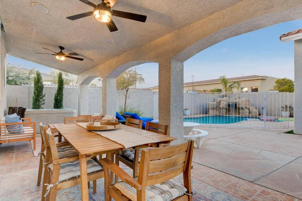 Holiday home Beautiful 5br W/king Beds, Pool & Hot Tub, Games *