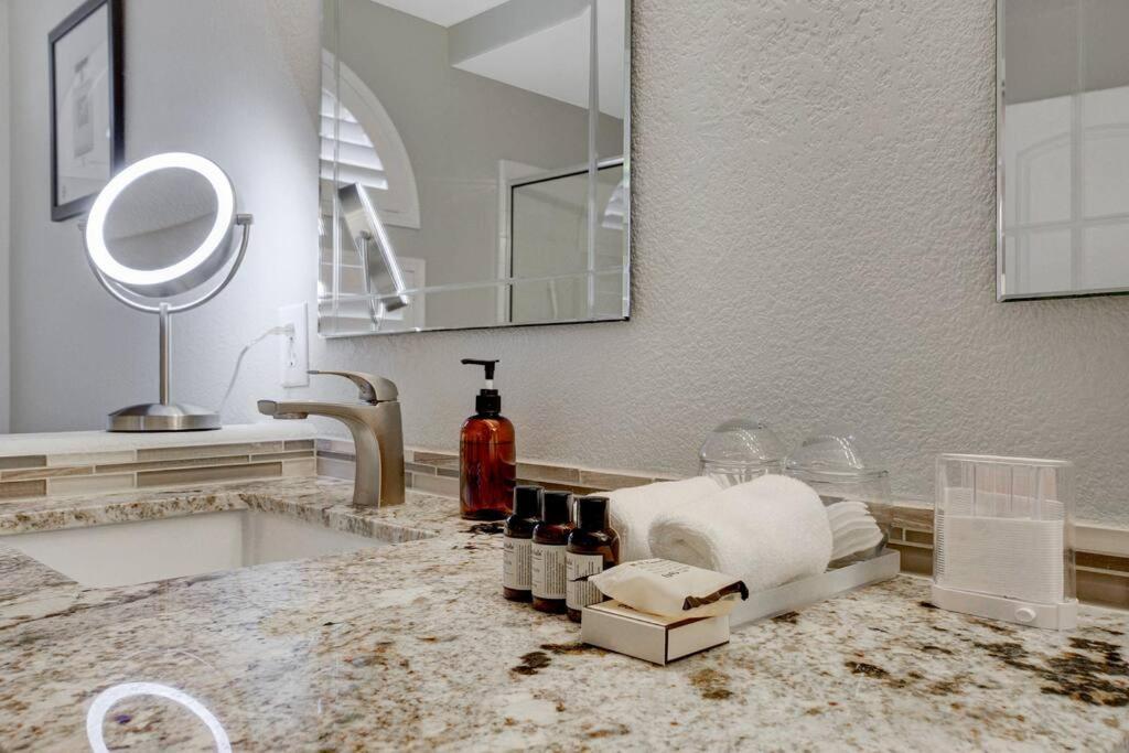 Сasa de vacaciones Beautiful 5br W/king Beds, Pool & Hot Tub, Games Las Vegas