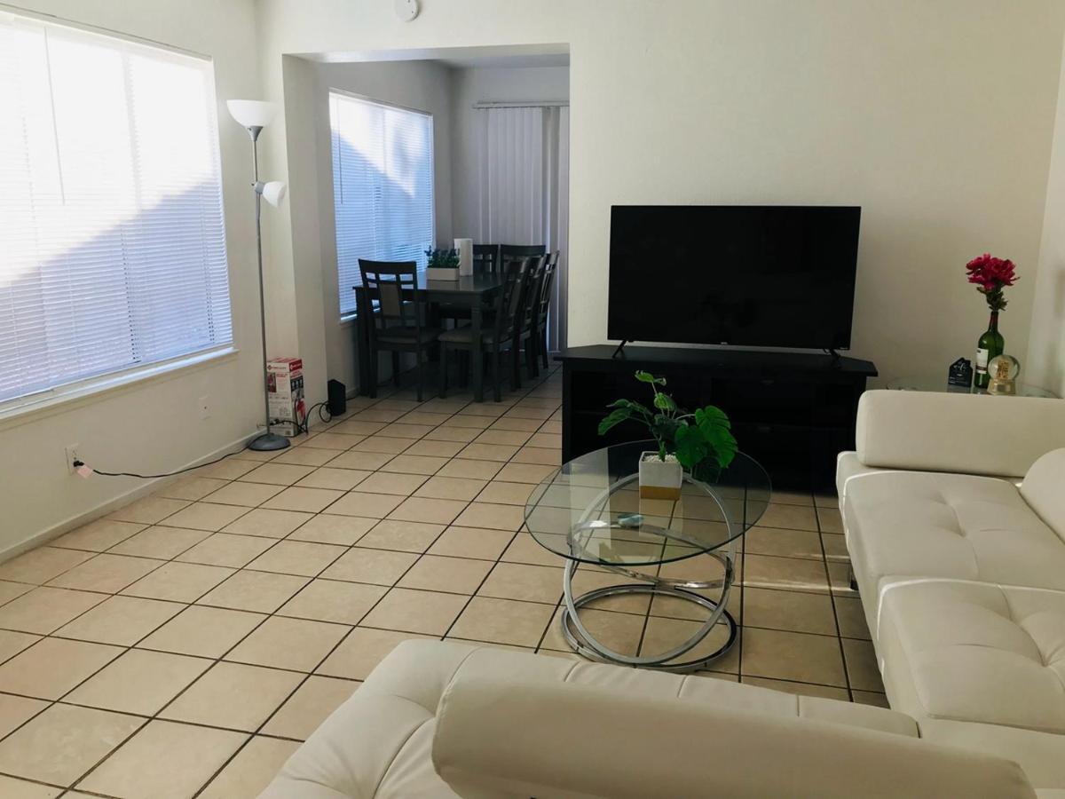 Super Comfortable And Beautiful 3 Bedrooms, 2 Baths House Renting