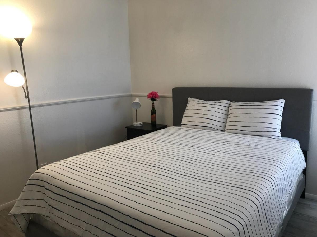 Super Comfortable And Beautiful 3 Bedrooms, 2 Baths House Renting * Las Vegas