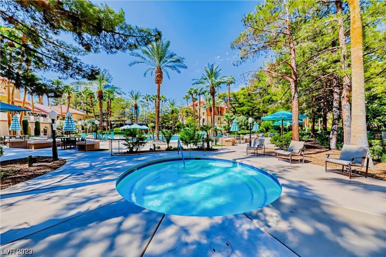 Fabulous Penthouse Vegas Strip View With Amenities! 5 Min Walk To Main Attractions! Only Long Term Min 30 Nights! Las Vegas