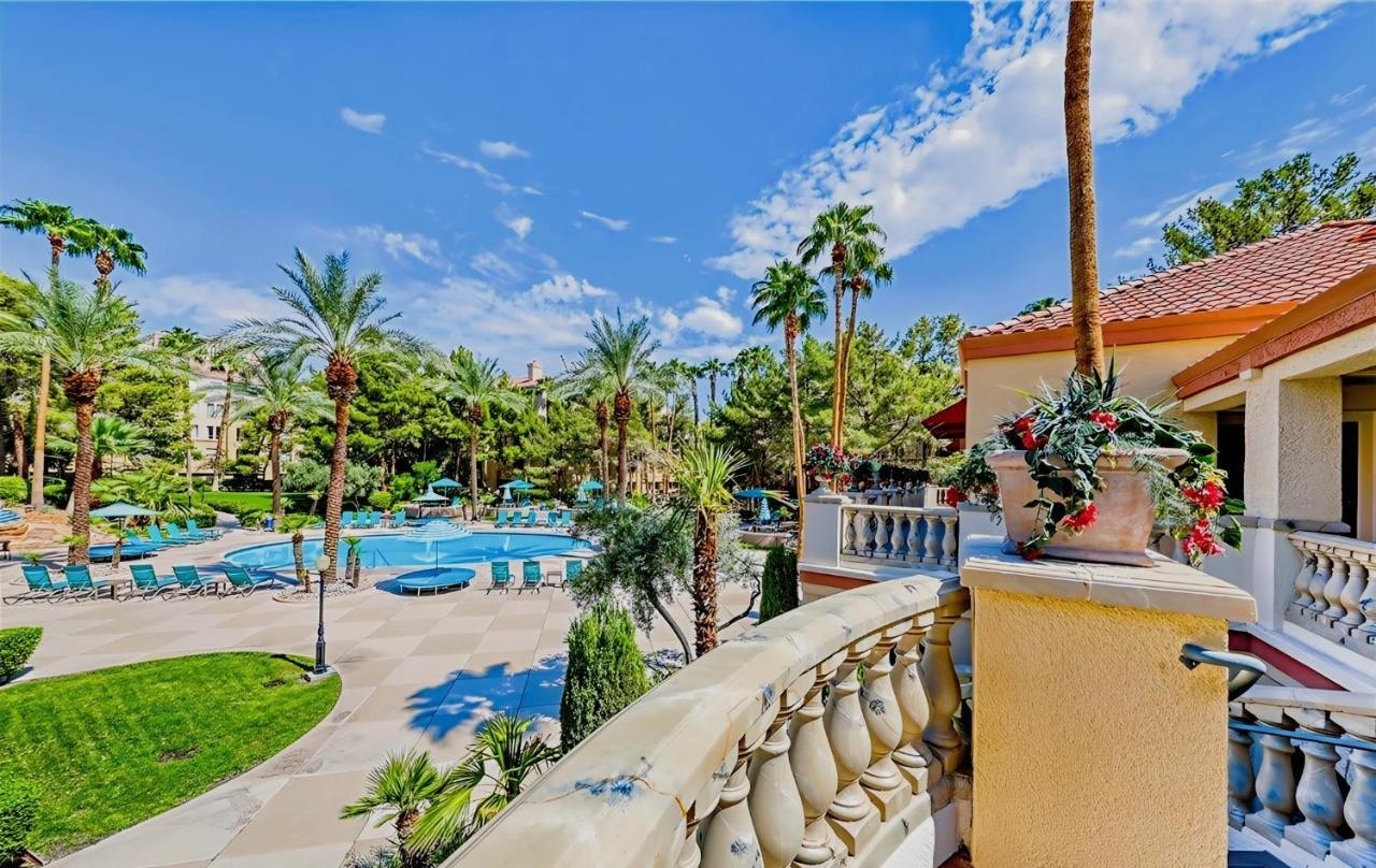 Fabulous Penthouse Vegas Strip View With Amenities! 5 Min Walk To Main Attractions! Only Long Term Min 30 Nights! *
