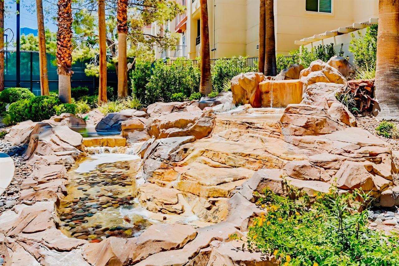 Apartment Fabulous Penthouse Vegas Strip View With Amenities! 5 Min Walk To Main Attractions! Only Long Term Min 30 Nights! *