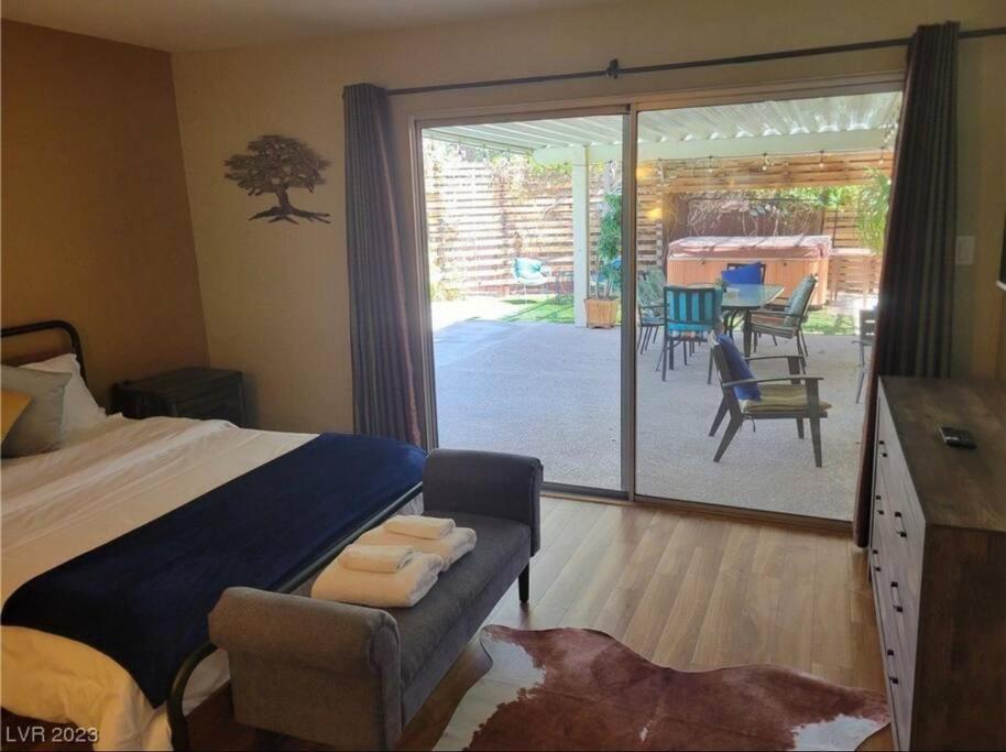 4 Miles To Strip / Big House With Pool Casa vacanze