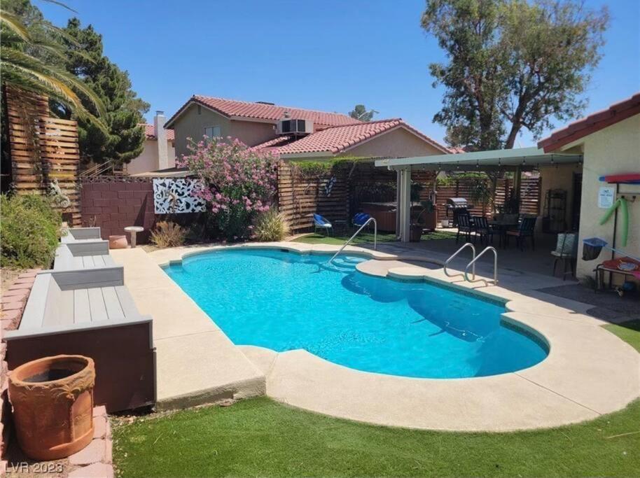 4 Miles To Strip / Big House With Pool * Las Vegas