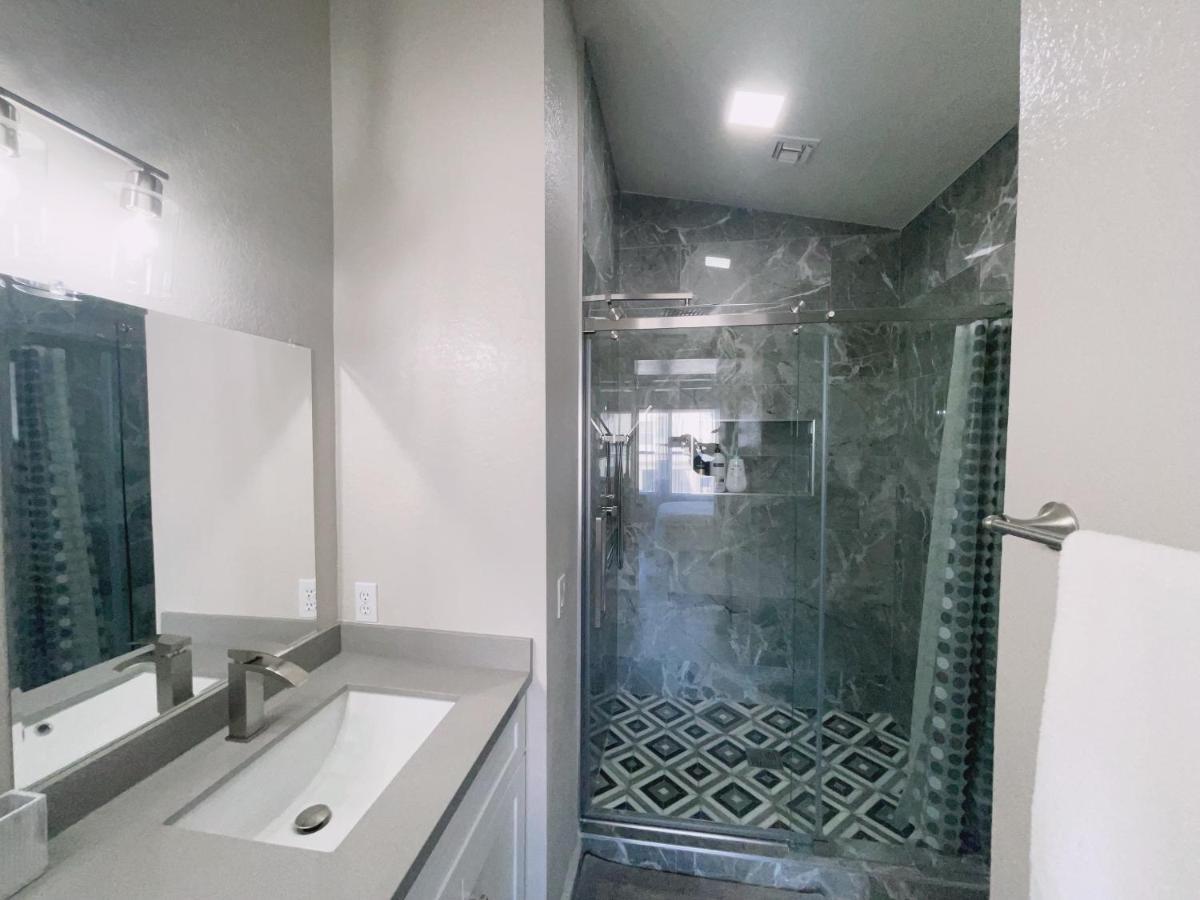 Pool House Newly Remodeled 3bed 3bath Near Dt Summerlin And Red Rock Villa Las Vegas