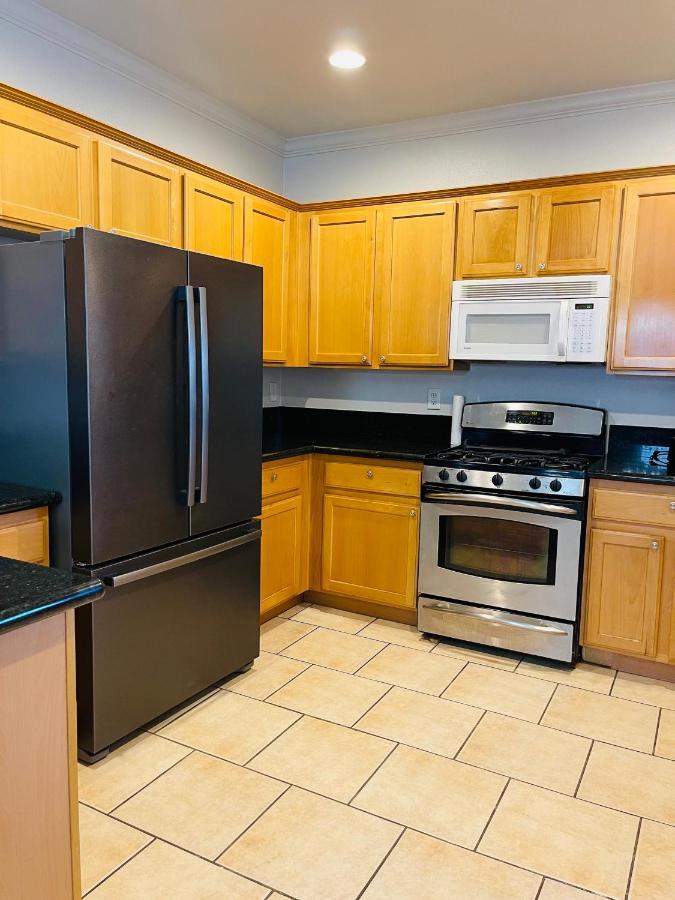 Vakantiehuis 3br King Suite/near Strip/wi-fi
