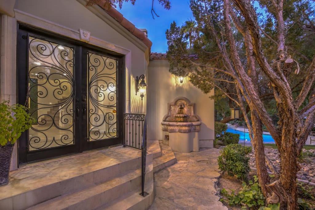 Greens- 5,700sf Luxury Vegas Pool Villa