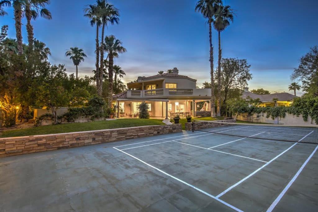 Villa Greens- 5,700sf Luxury Vegas Pool